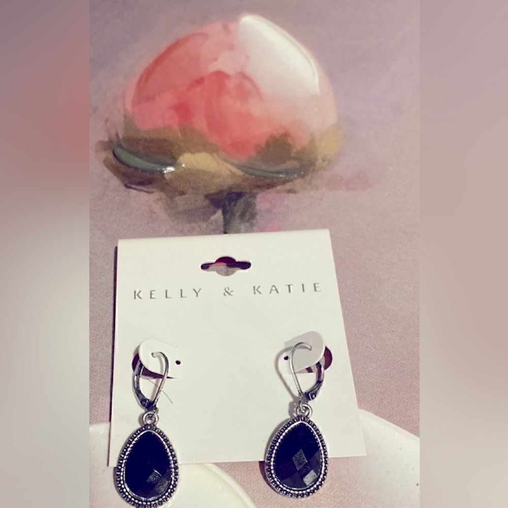 🛍️Women Kelly &Katie Silver Tone Daint Teardrop Black Stone Earrings 🎀